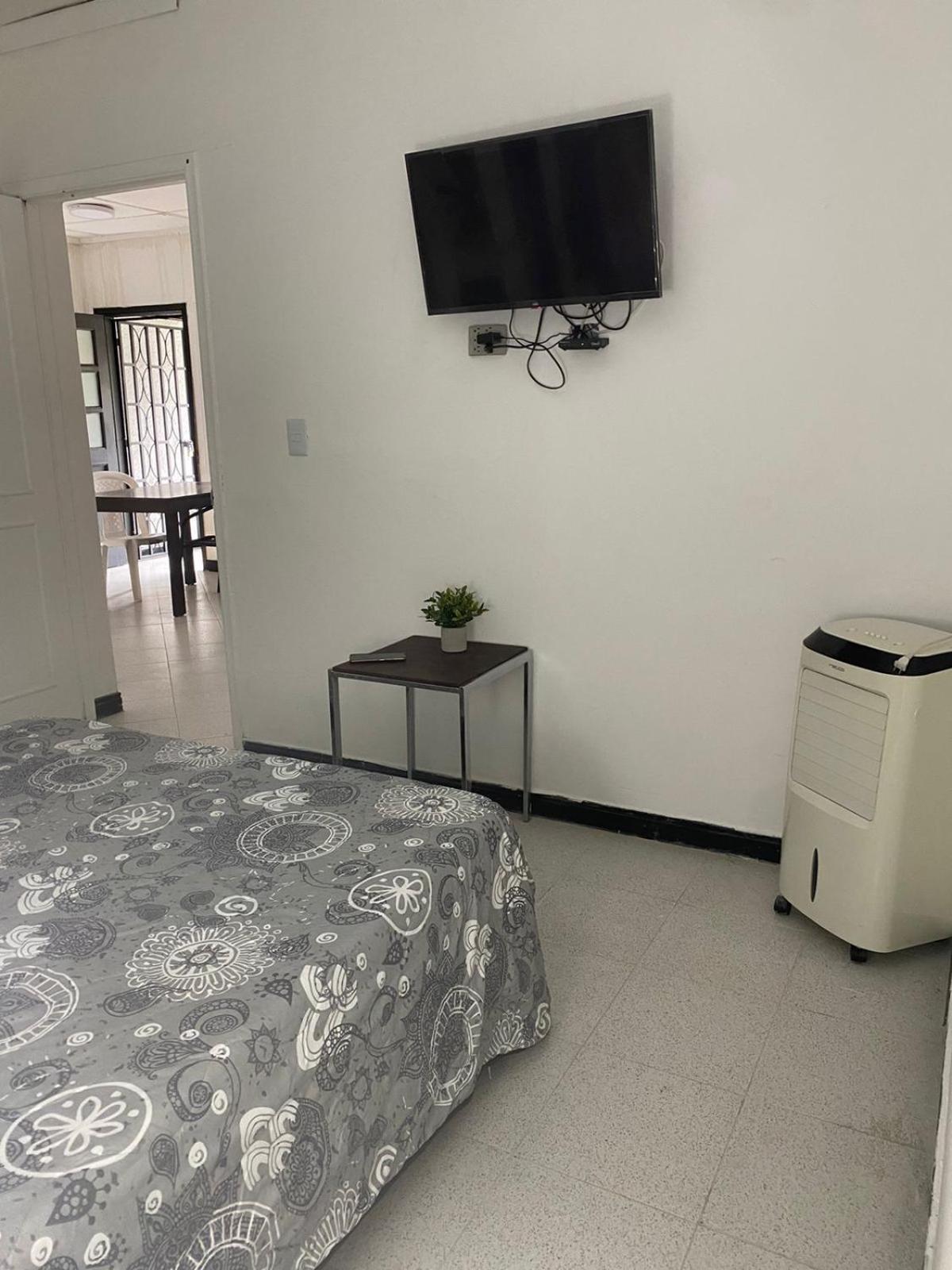 Baku Laureles Hostel Medellin Exterior photo